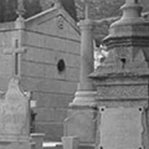 Vista construcciones funerarias en cementerio de Alfafar